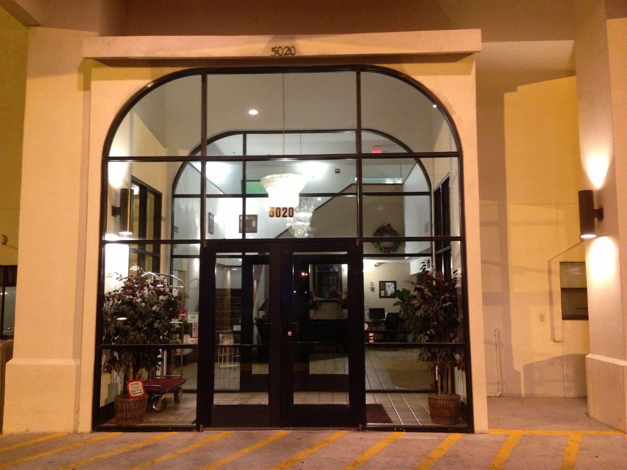 布伦特伍德酒店及套房 霍布斯 外观 照片